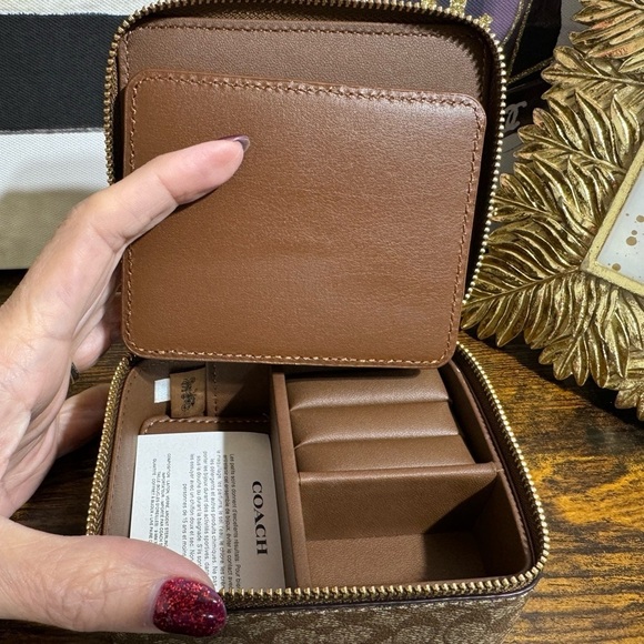 Coach Signature Monogram Jewelry Box new - Picture 8 of 8
